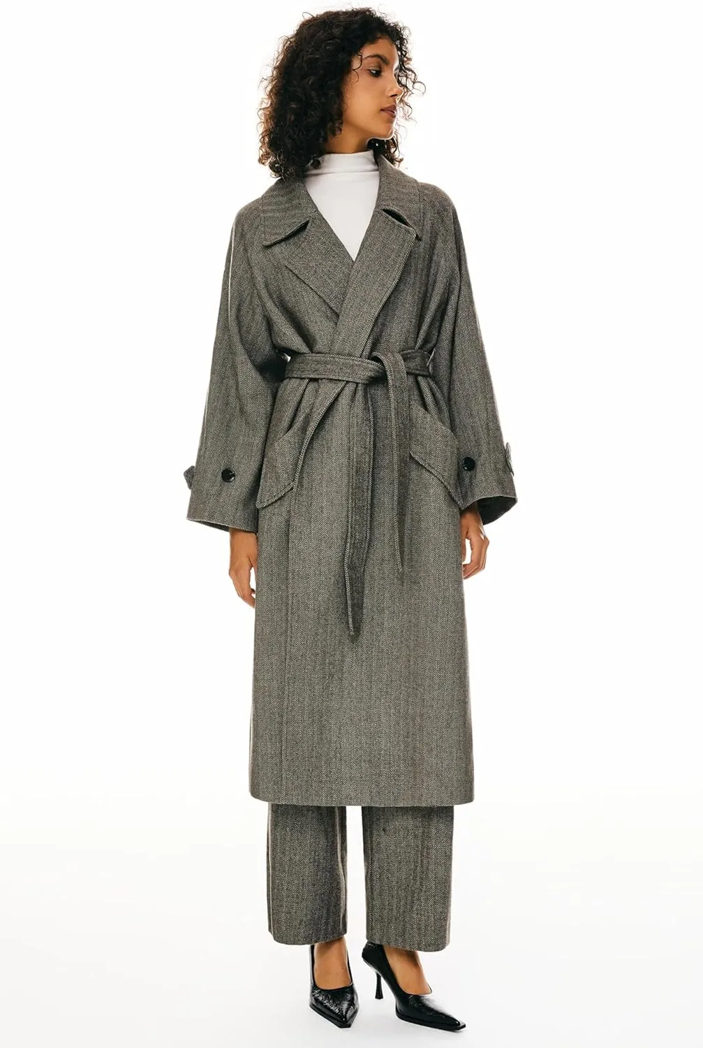 Orolay Women's Wool Blend Long Coat Classic Lapel Oversized Pea Coat Casual Warm Outerwear with Pockets